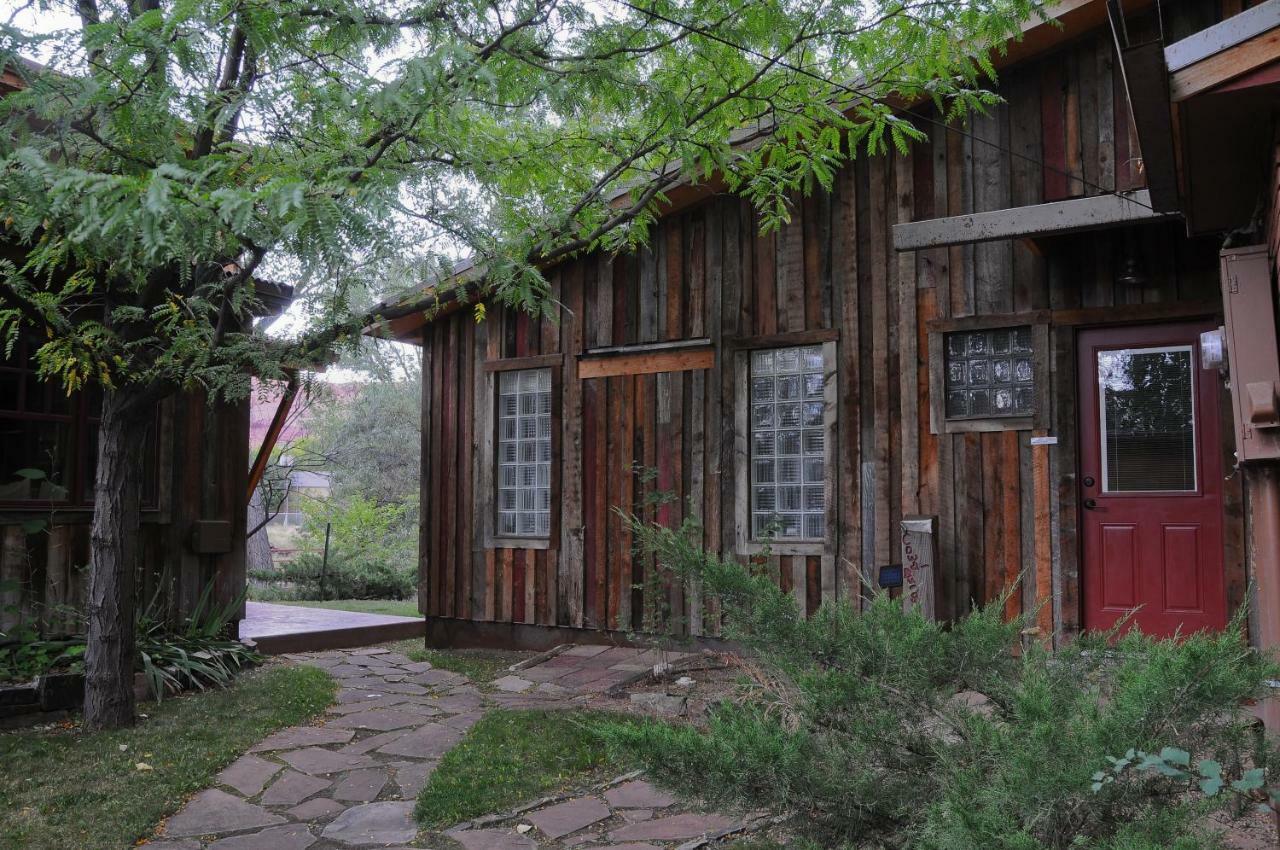 Creekside Cowa-Bungalow! Hotel Moab Exterior photo