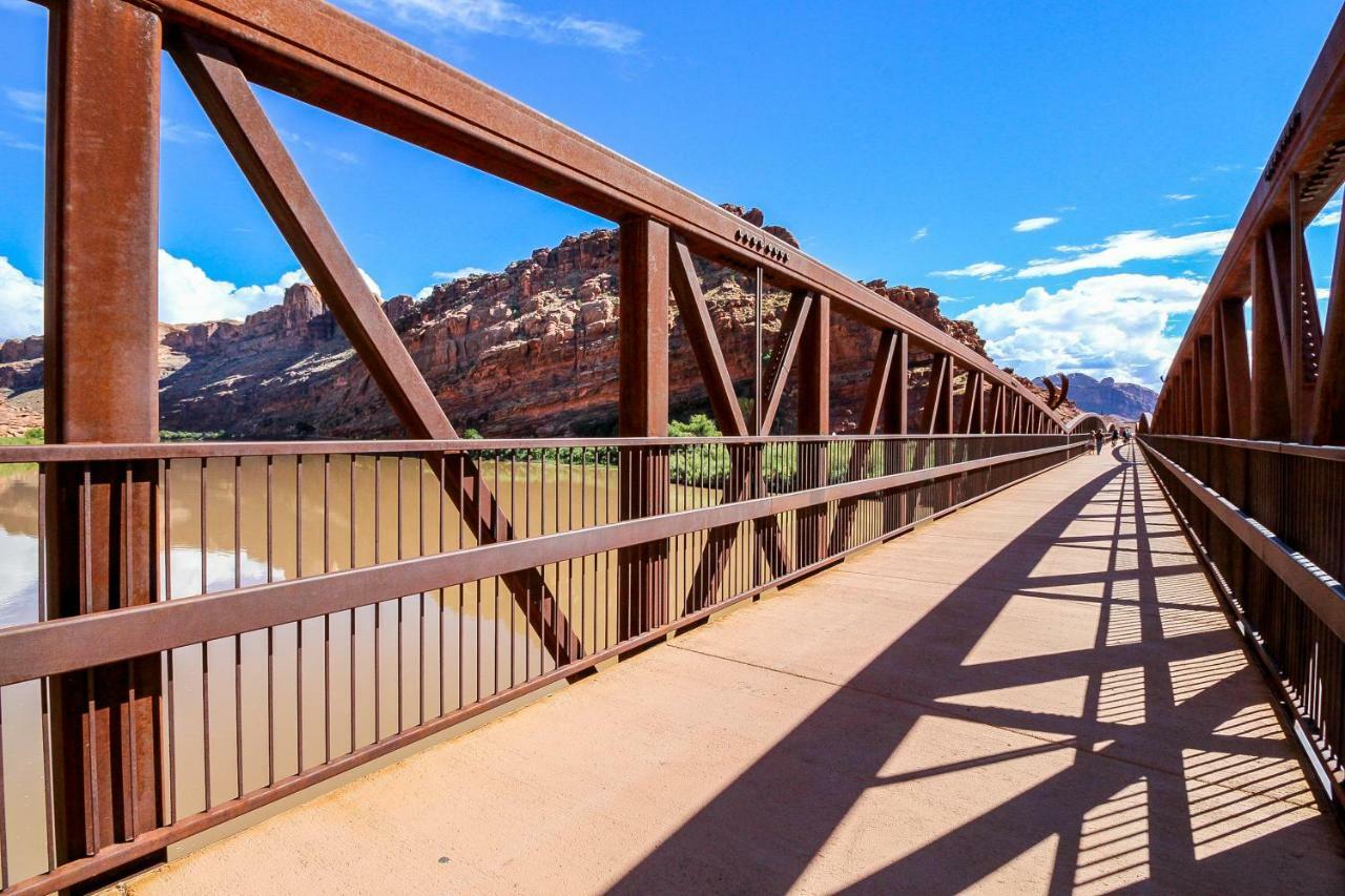 Creekside Cowa-Bungalow! Hotel Moab Exterior photo